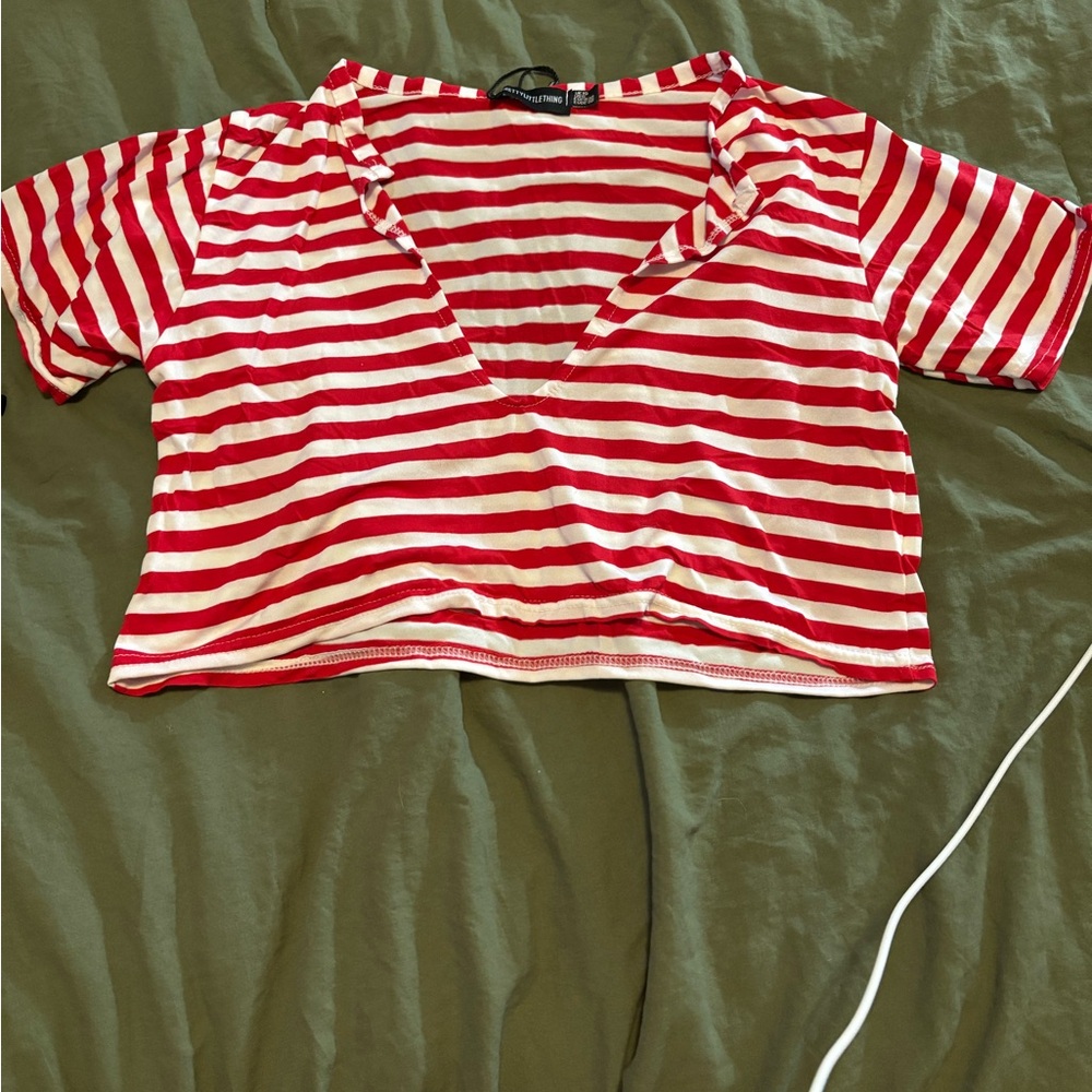 PrettyLittleThing Red and White Short Sleeve Fitted Crop Top